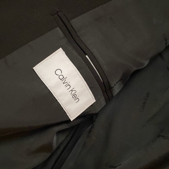 Calvin Klein - Picture 3 of 8